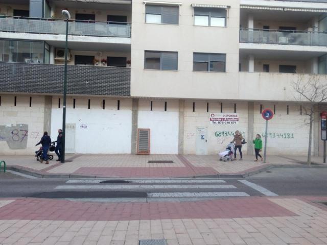 LOCAL MUY COMERCIAL EN ROSALES DEL CANAL