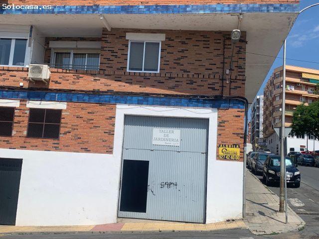 LOCAL EN CALLE MANUEL REVILLA CASTAN ESQUINA CON CALLE JERTE