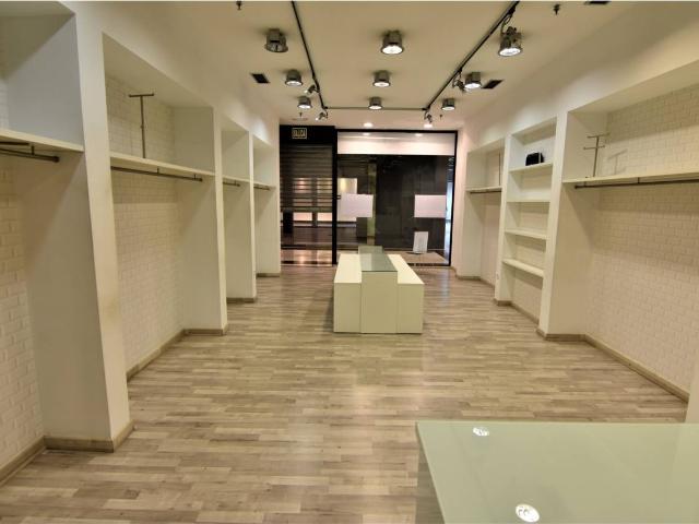 LOCAL EN CENTRO COMERCIAL