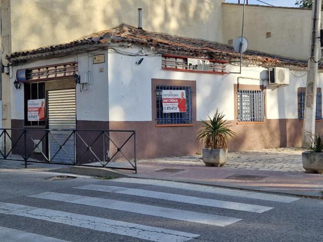 Local en cruce con mucha afluencia de vehículos