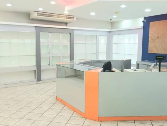 LOCAL EN EL C.C. MONAGAS PLAZA VE13 106MP ACOR