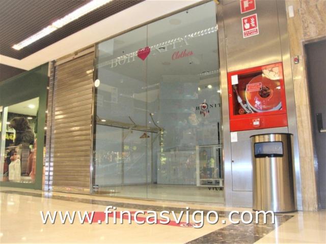 LOCAL en el centro Comercial Camelias