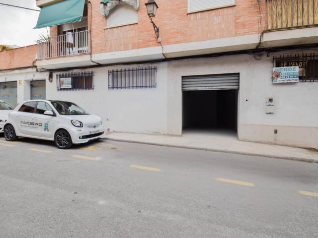 ¡Local en el centro de Armilla!