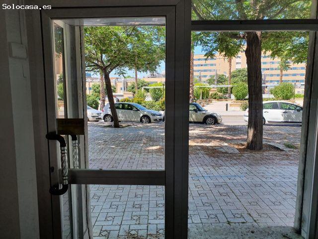 Local en esquina: Máxima visibilidad y ubicación estratégica junto a Traumatología