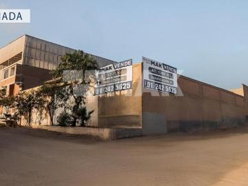 ¡Local en esquina a 3 cuadras de la Panamericana Norte!
