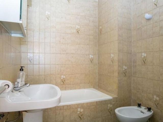 Local en esquina, próximo al Centro de Salud de Acacias – Elda | 57 m2