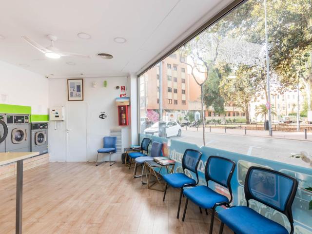Local en funcionamiento en venta junto al Cuartel de Artillería