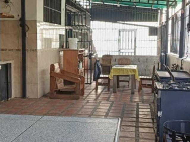 LOCAL EN LA CALLE SOUBLETTE ECTOR MARACAY AL46 128MA WCAM