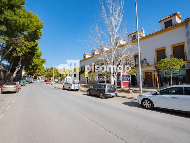 LOCAL EN LA PESETA