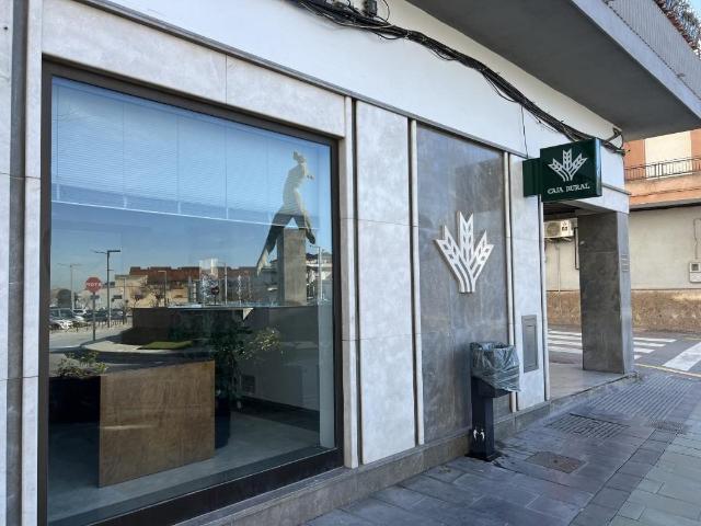 LOCAL EN MARACENA EN VENTA O ALQUILER