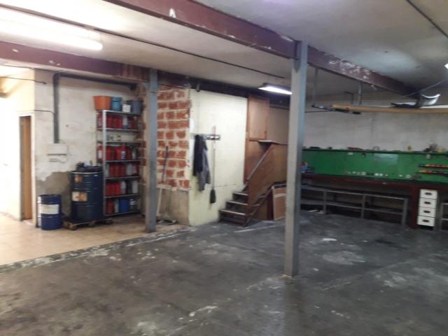 LOCAL EN MUY BUENA ZONA PARA TRABAJAR, MONTADO COMO TALLER