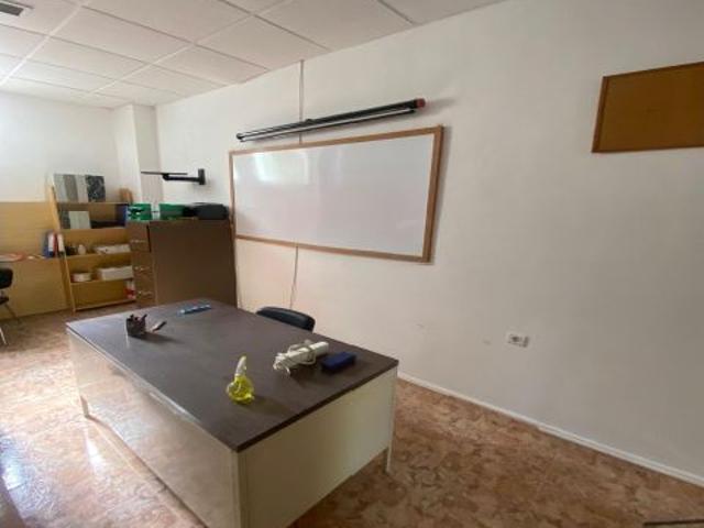 Local en perfecto estado en Aldea Moret – Ideal para negocio o inversión