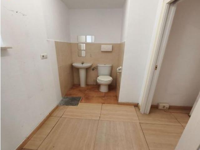 Local en planta baja en San Martín, junto al Palacio de Festivales y las playas. Posibilidad cambi