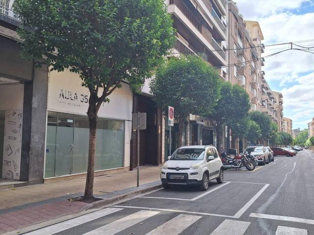 LOCAL EN PLENO CENTRO COMERCIAL DE LA CIUDAD