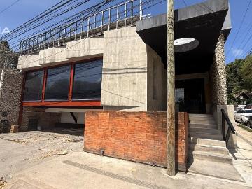 Local en Renta | Av nader, esquina calle Huachinango