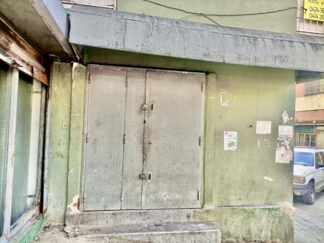 LOCAL EN SANTA ROSALIA DE 196M2, 2 BAÑOS