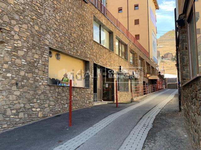 Local, Encamp