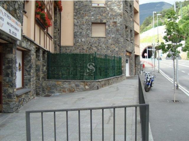 Local, Encamp