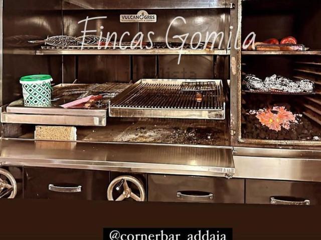 Local, Es Mercadal
