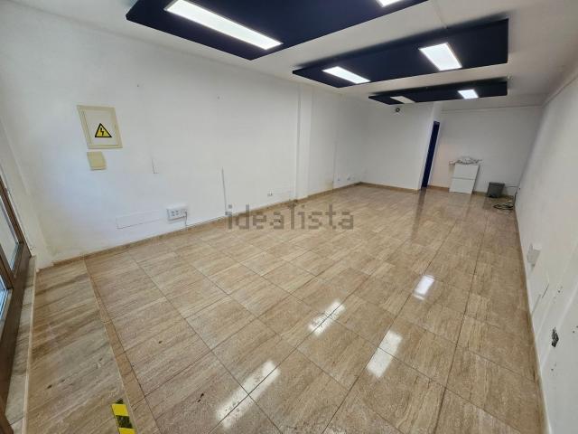 Local, Esporles