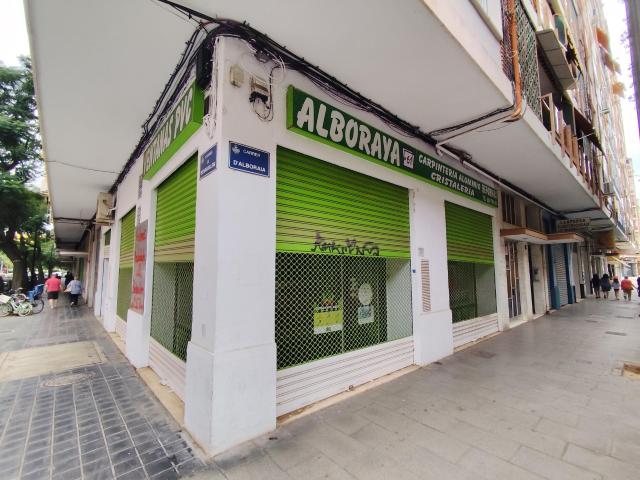 LOCAL ESQUINERO