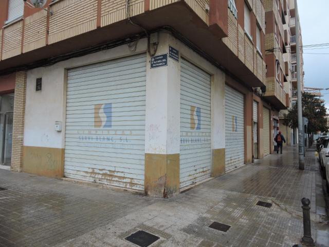 Local esquinero en alquiler en Benicalap