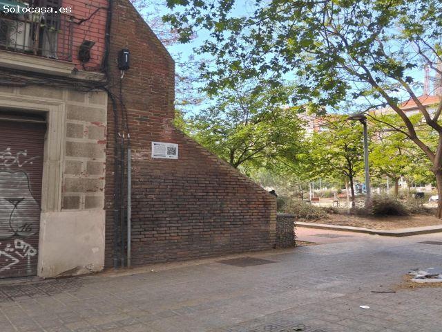 Local esquinero en Eixample con alta visibilidad junto a Sagrada Familia