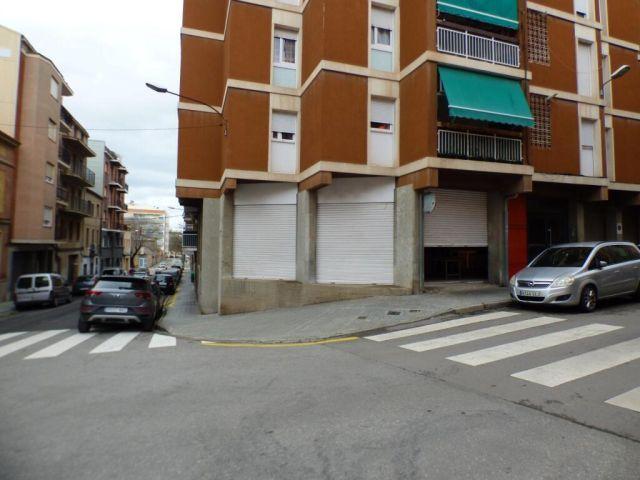 LOCAL ESQUINERO MANRESA PARA MONTAR BAR, PANADERIA O CUALQUIER OTRO NEGOCIO