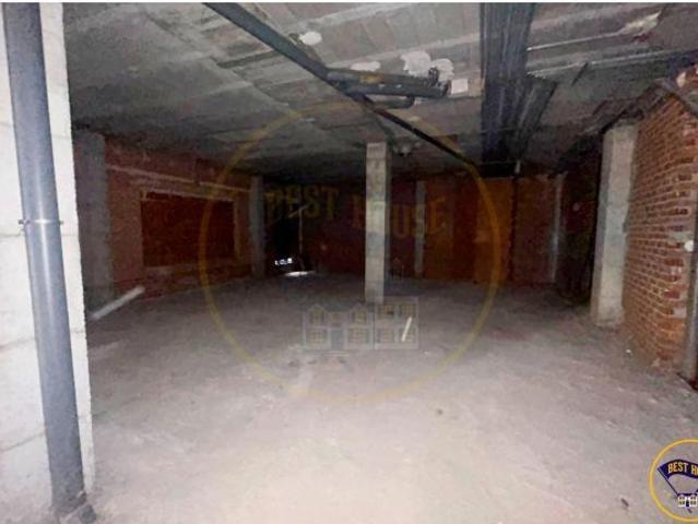 Local Esquinero Único en el Centro de Cuenca – 272 m² Diáfanos