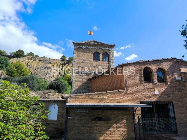 Local, Finestrat