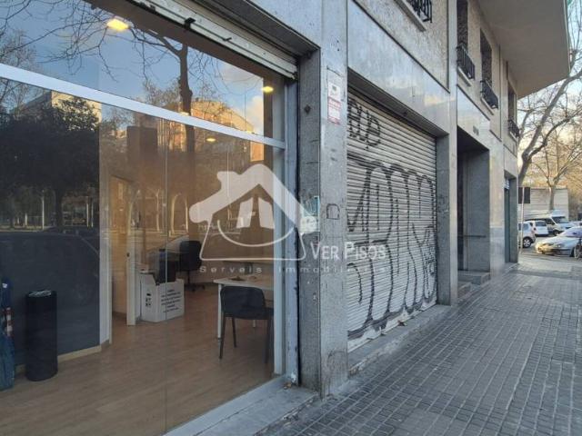 Local frente parque Gandhi