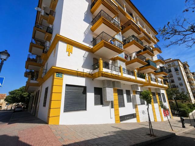 Local, Fuengirola