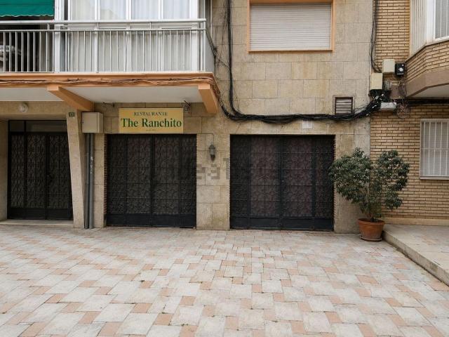 Local, Fuengirola
