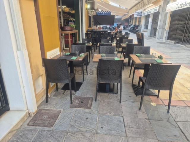 Local, Fuengirola