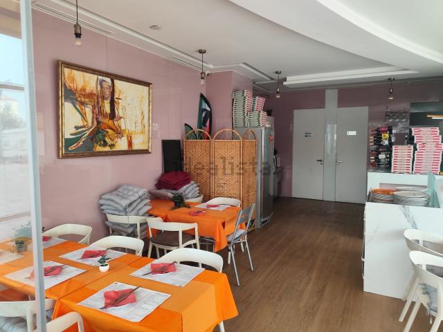 Local, Fuengirola