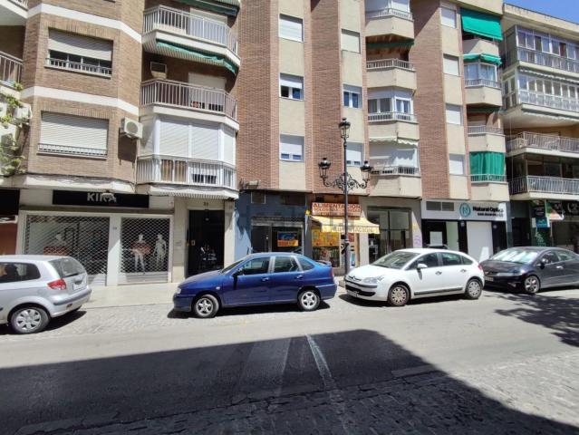 Local, Gran Capitán, Granada