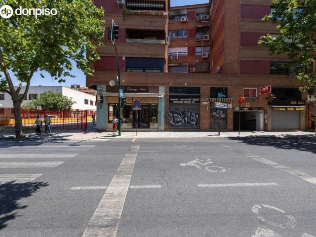 Local, Granada