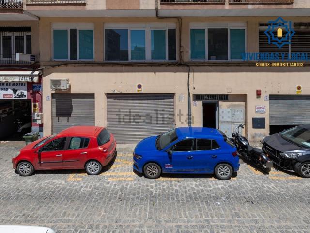 Local, Granada