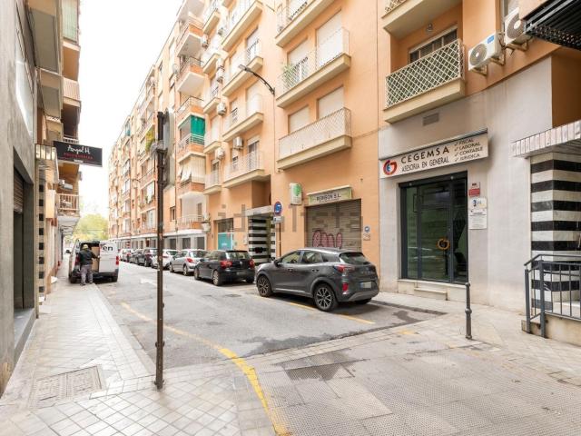 Local, Granada