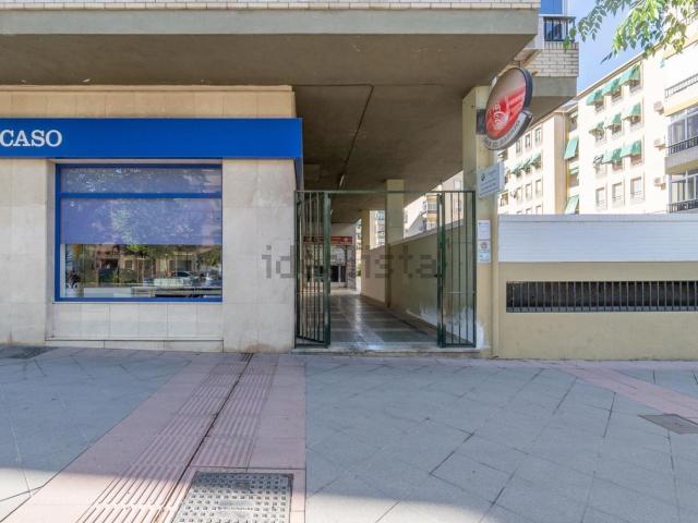 Local, Granada