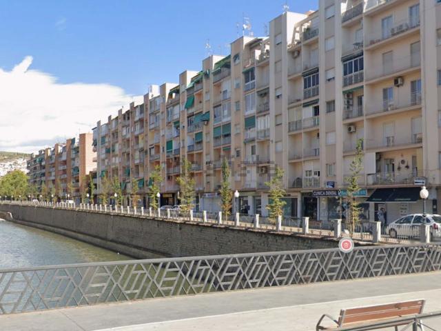 Local, Granada