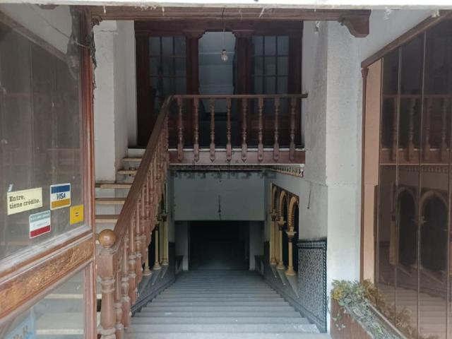Local, Granada