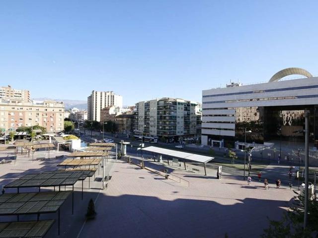 Local, Granada