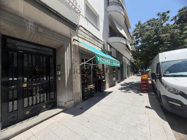 Local, Granada