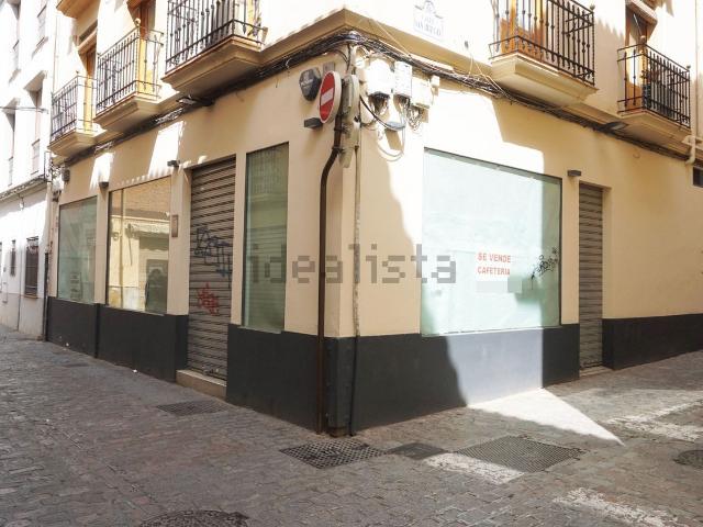 Local, Granada