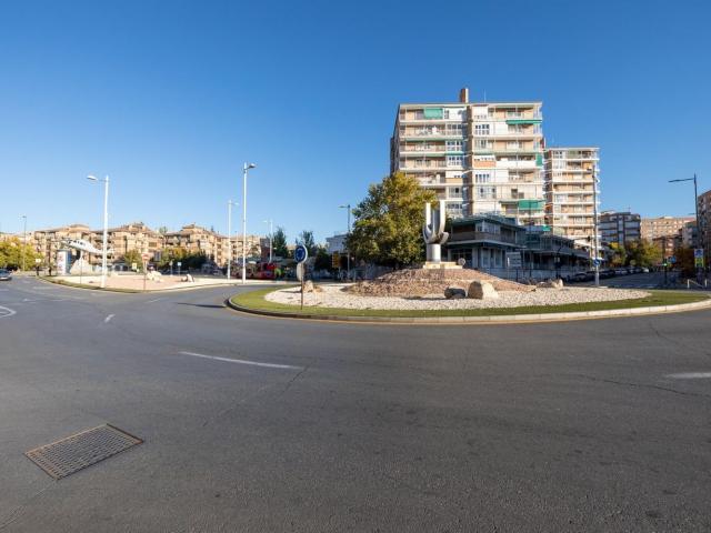 Local, Granada