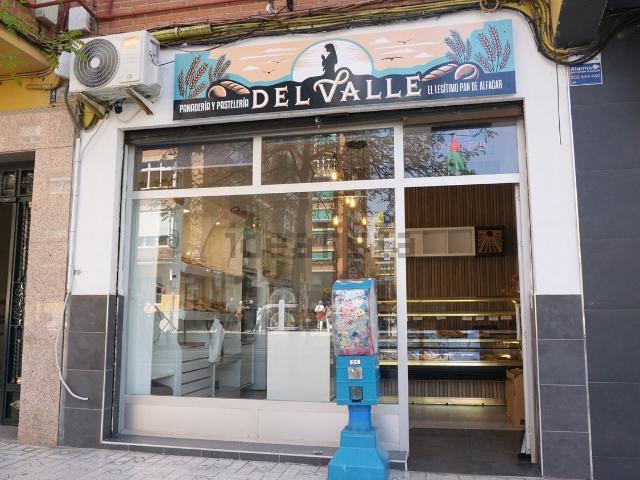 Local, Granada