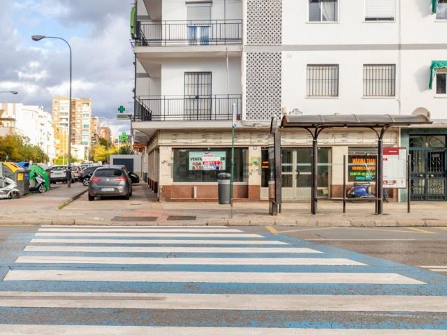 Local, Granada