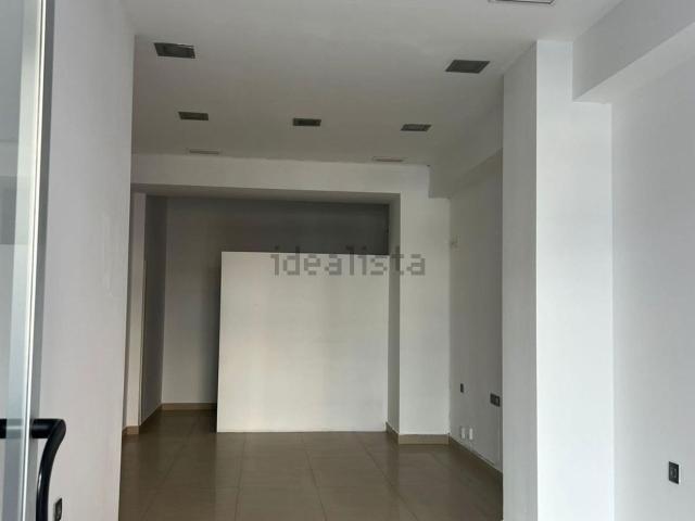 Local, Granada