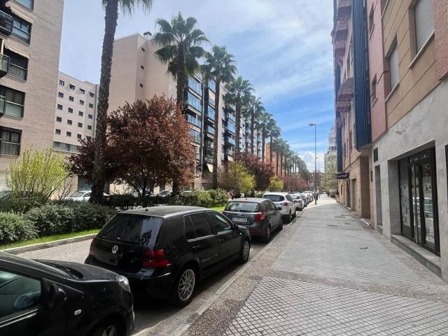 Local, Granada